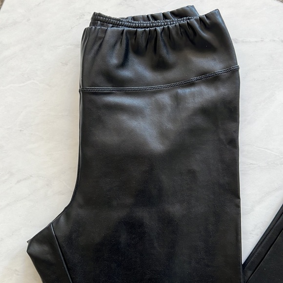 Wilfred FREE Diara Vegan Leggings Medium - Picture 5 of 10